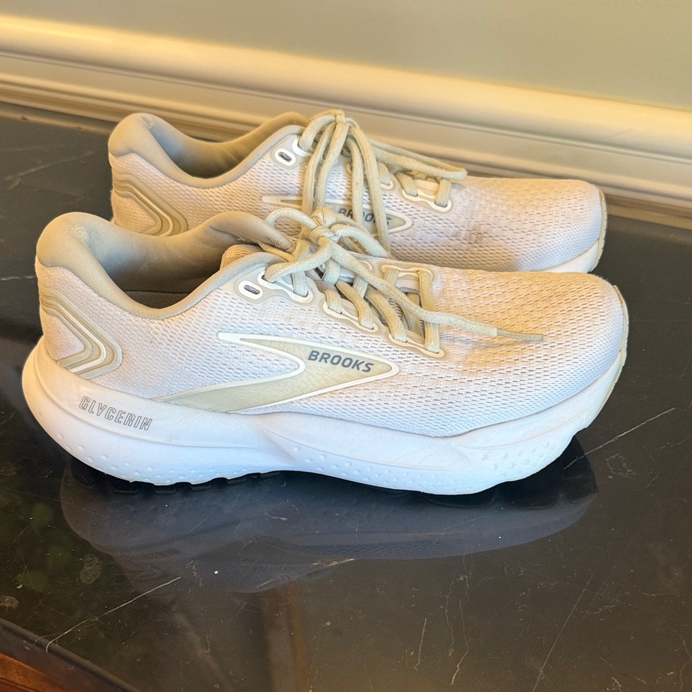 Brooks Women's Glycerin 21 White Athletic Shoes, Size 7.5